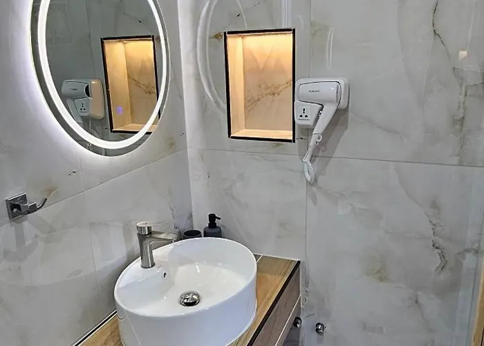 Διαμέρισμα Escapes By The *