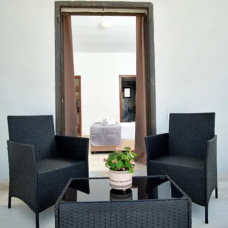 Escapes By The * Sidárion