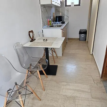 Escapes By The Apartament *