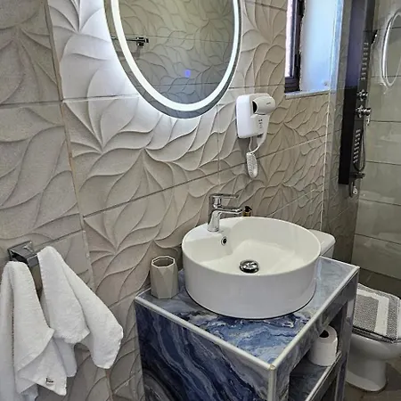 Escapes By The 公寓