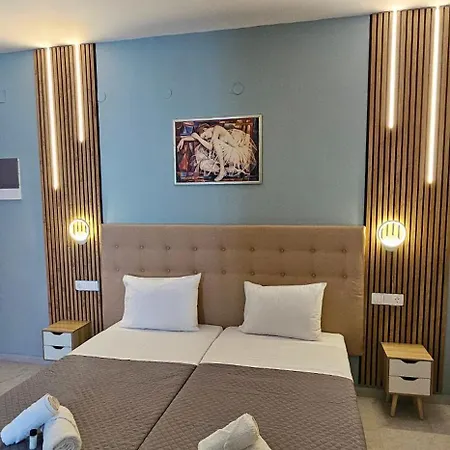 Escapes By The 公寓 *