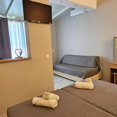 Escapes By The Apartament